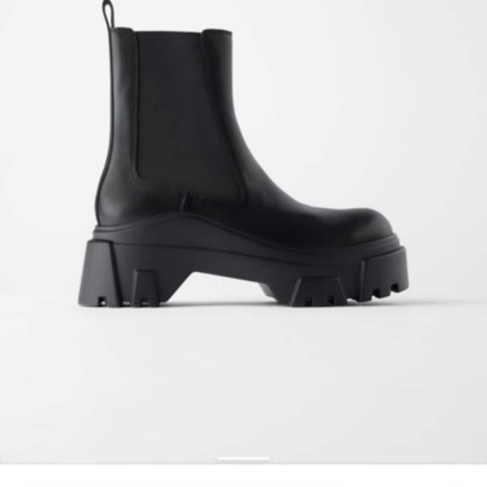Zara LEATHER ANKLE BOOTS WITH LUG SOLES